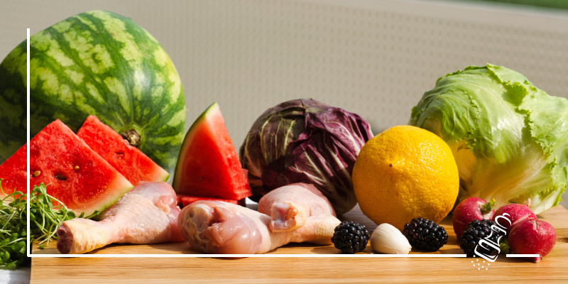 poulet mit salatmix und wassermelone