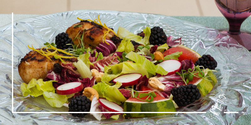 poulet mit salatmix und wassermelone