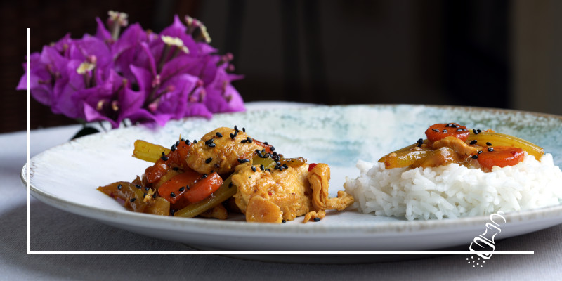 pouletfilets mit stangensellerie im wok