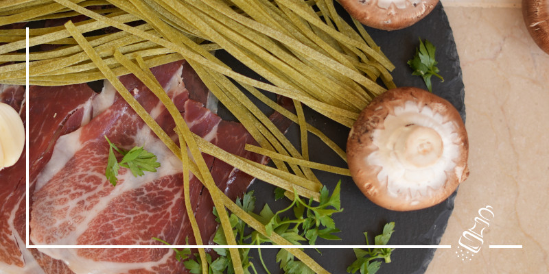 nudel-mit-serrano schinken und champignons