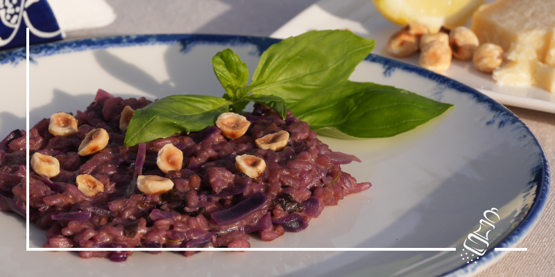 risotto mit rotkabis und haselnuessen