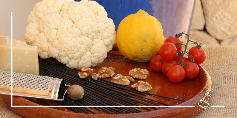 spaghetti al negro mit blumenkohlpesto